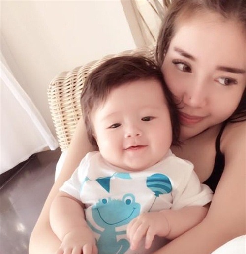 con trai elly tran cuoi toe toet trong vong tay me - 4