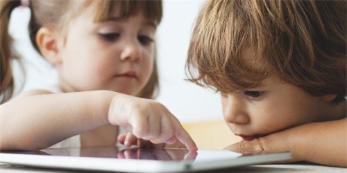 nhung tac hai cua dien thoai doi voi doi mat tre em hinh anh 1