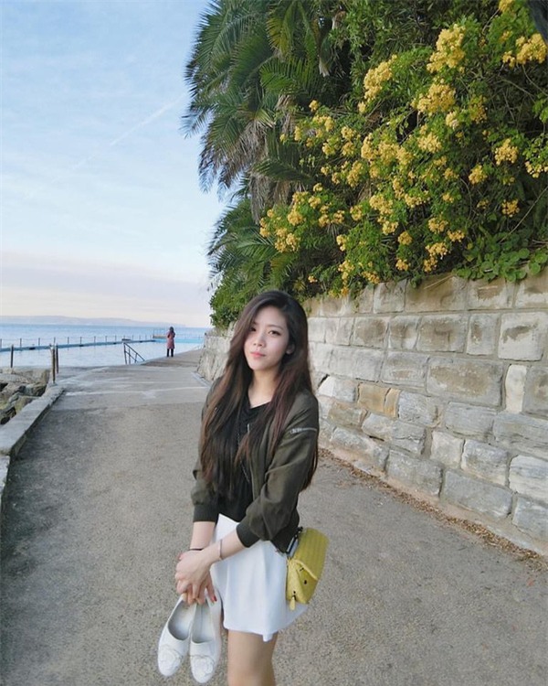 Choáng ngợp với cuộc sống sang chảnh và đồ hiệu vây quanh của em gái Ông Cao Thắng