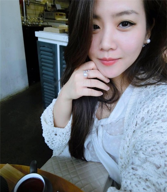 Choáng ngợp với cuộc sống sang chảnh và đồ hiệu vây quanh của em gái Ông Cao Thắng