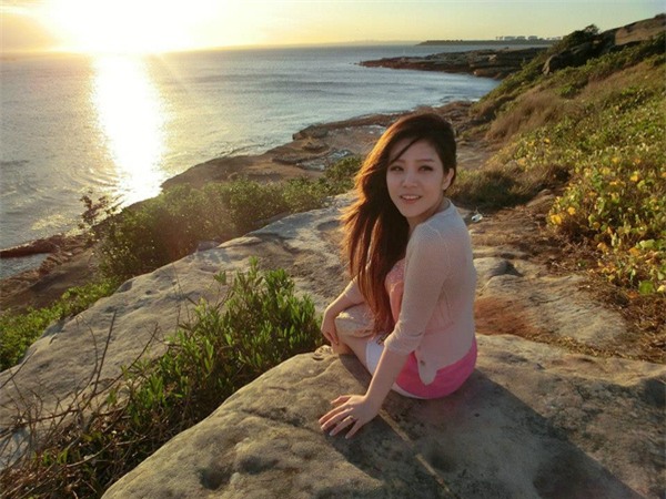 Choáng ngợp với cuộc sống sang chảnh và đồ hiệu vây quanh của em gái Ông Cao Thắng