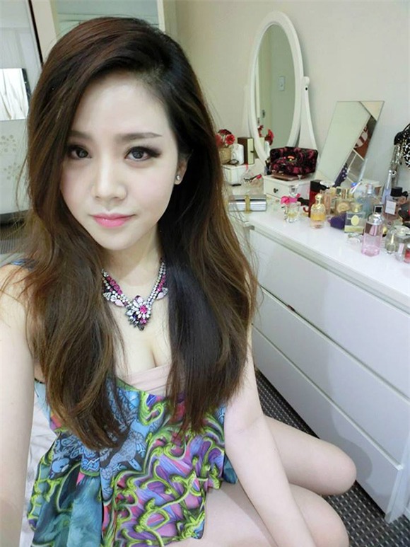 Choáng ngợp với cuộc sống sang chảnh và đồ hiệu vây quanh của em gái Ông Cao Thắng