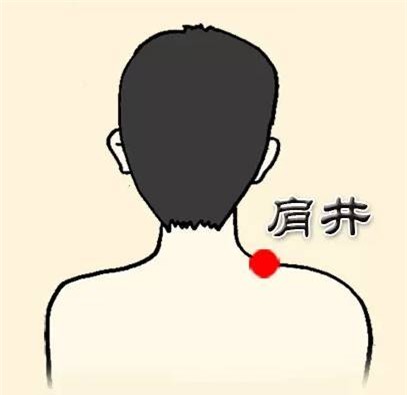 Ấn huyệt Kiên tỉnh thường xuyên giúp giảm thiểu chứng đau cổ.