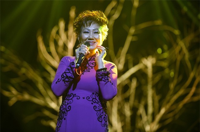 Ca sĩ Kim Anh muốn được về Việt Nam nhiều hơn.