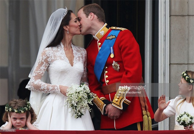 Cô bé cáu kỉnh trong đám cưới Hoàng gia Anh năm nào giờ đã xinh xắn lắm rồi! - Ảnh 2.
