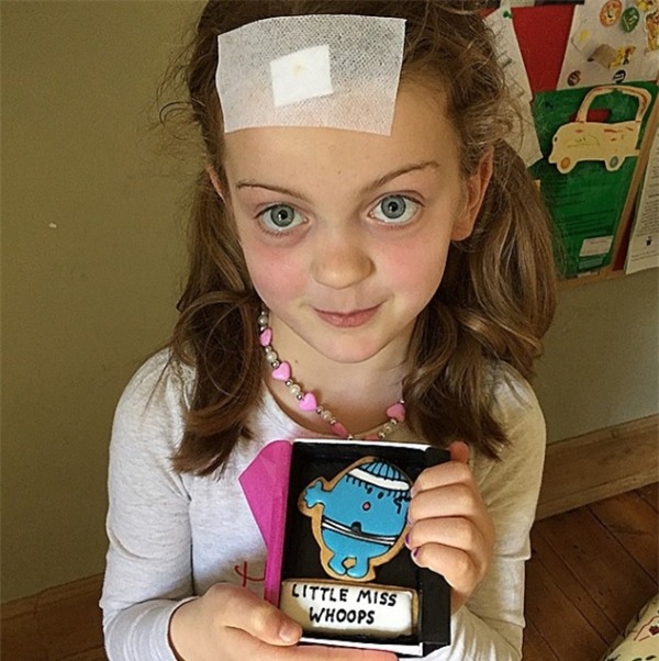 Cô bé cáu kỉnh trong đám cưới Hoàng gia Anh năm nào giờ đã xinh xắn lắm rồi! - Ảnh 7.