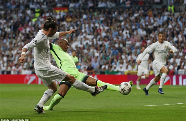 Fan nữ xinh đẹp của Real Madrid khiến cameraman không rời mắt - Ảnh 3.