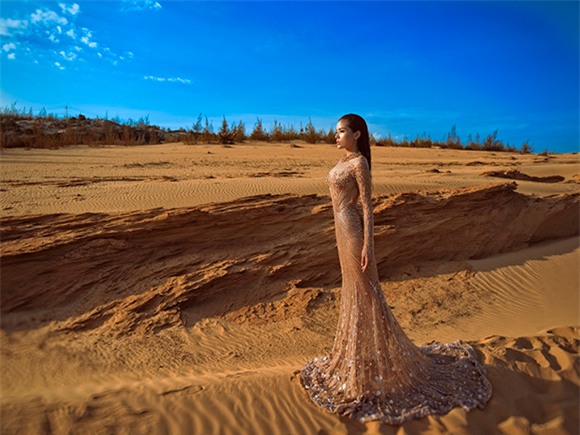 Kỳ Duyên diện váy xuyên thấu ‘phơi mình’ giữa đồi cát -2