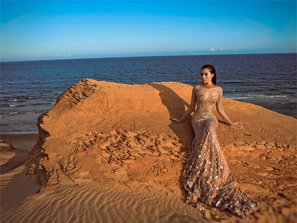 Kỳ Duyên diện váy xuyên thấu ‘phơi mình’ giữa đồi cát -3