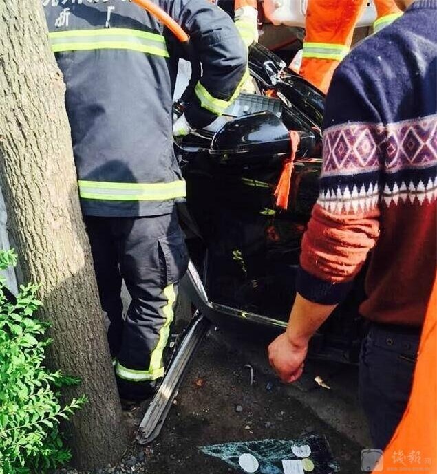 2 người phụ nữ thoát chết kỳ diệu sau khi bị container chở đầy sỏi đè bẹp - Ảnh 3.