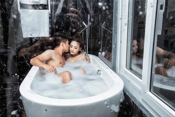 ảnh cưới khỏa thân