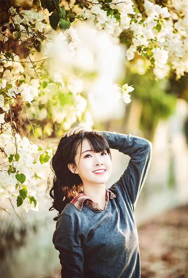 Trần Huệ Châu sinh năm 1995, có tên tiếng Hoa là Zhen Hui Zhu.