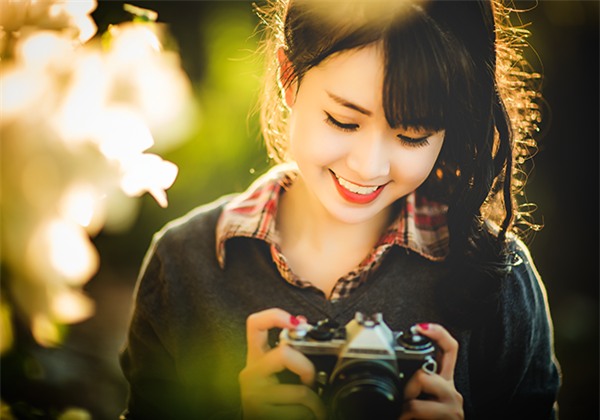 Thời gian rảnh, Châu thường trò chuyện cùng với các bạn người nước ngoài để luyện tập ngoại ngữ.