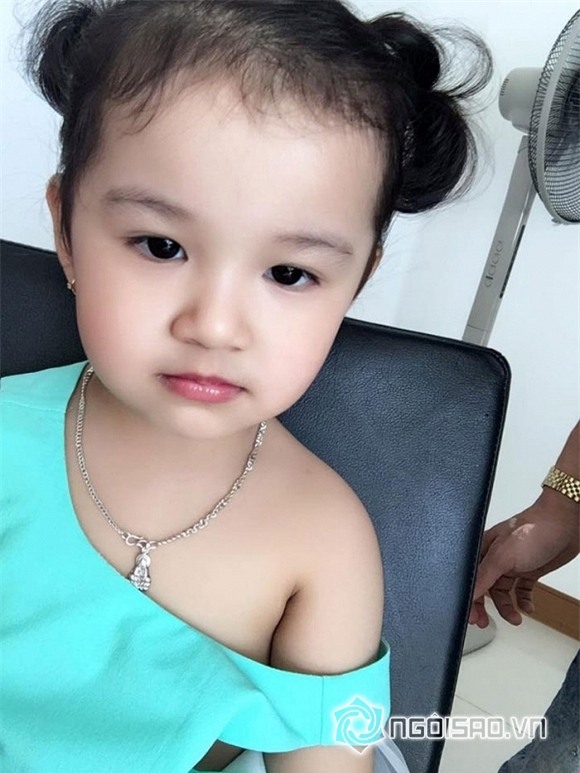 Con gái Hoa hậu Việt 3