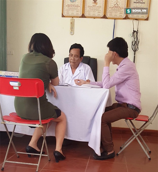 Vào vai cặp vợ chồng hiếm muộn, phóng viên đã được thần y phán đủ loại bệnh khó tin. (Ảnh từ Clip)