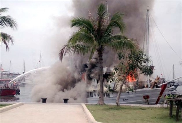 Hien truong du thuyen hang sang boc chay o Ha Long hinh anh 4