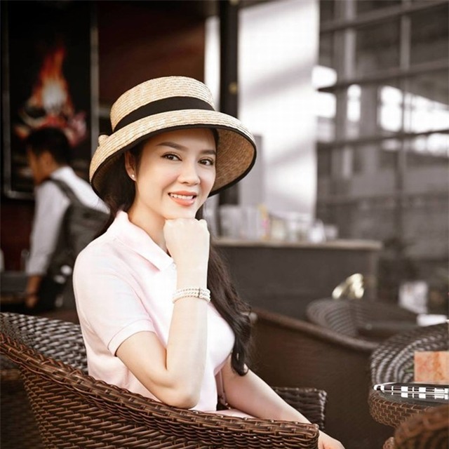 Cựu Đại sứ Du lịch vẫn đang hạnh phúc với tình yêu lâu năm. Ảnh: Lê Thiện Viễn