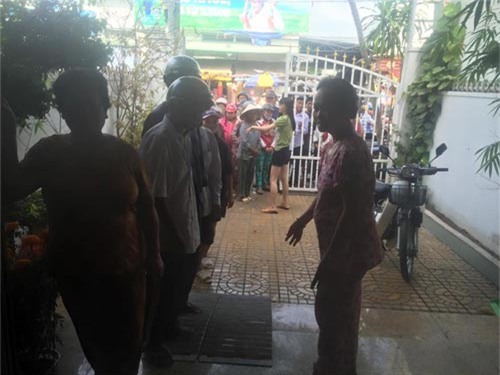 thuy tien bat ngo bi nguoi dan xuc pham khi di tu thien - 4