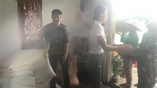 thuy tien bat ngo bi nguoi dan xuc pham khi di tu thien - 6