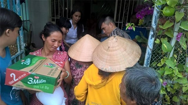 Phản ứng bất ngờ của Thủy Tiên khi bị chửi đồ quỷ cái - Ảnh 7.