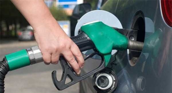 thuế xăng dầu, cách tính giá cơ sở, lỗ hổng thuế xăng dầu, giá xăng dầu, thuế môi trường, Bộ Tài chính, doanh nghiệp xăng dầu