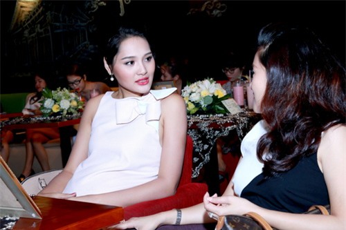 hh huong giang khoe bung bau 7 thang tai su kien - 11