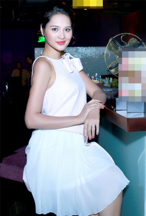 hh huong giang khoe bung bau 7 thang tai su kien - 5