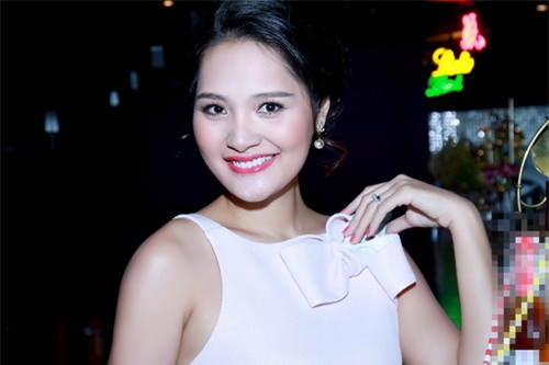 hh huong giang khoe bung bau 7 thang tai su kien - 7