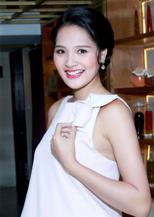 hh huong giang khoe bung bau 7 thang tai su kien - 8