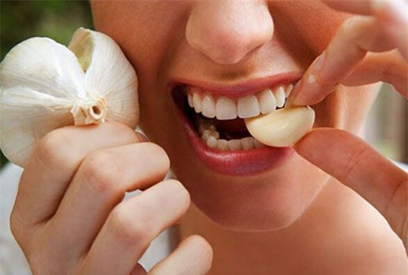 Tỏi: Bài thuốc chữa trị ê buốt răng tại nhà hiệu quả