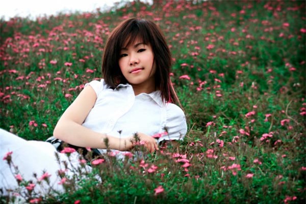 Lương Bích Hữu sinh năm 1984, cô bắt đầu được khán giả chú ý khi trở thành thành viên của nhóm nhạc HAT được ông bầu Quang Huy thành lập cách đây 12 năm.