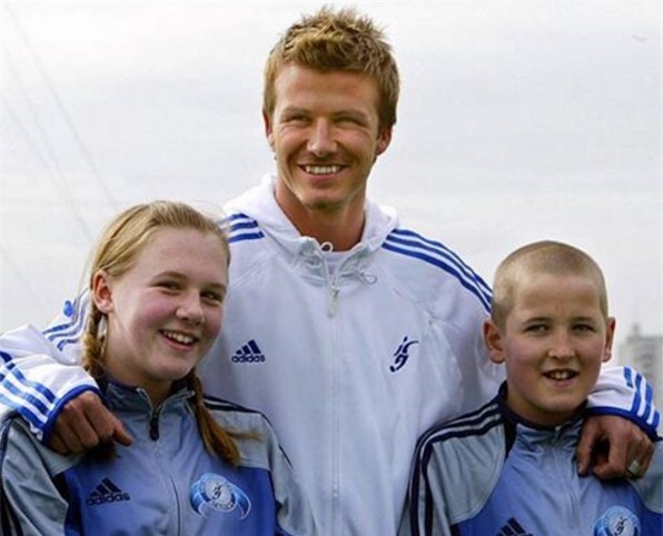 Harry Kane khoe ảnh chụp cùng Beckham và bạn gái hồi trẻ trâu - Ảnh 1.