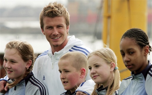 Harry Kane khoe ảnh chụp cùng Beckham và bạn gái hồi trẻ trâu - Ảnh 2.