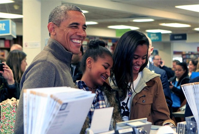 Cuộc sống giản dị đầy kinh ngạc của 2 nàng công chúa nhà Obama - Ảnh 17.