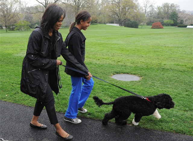 Cuộc sống giản dị đầy kinh ngạc của 2 nàng công chúa nhà Obama - Ảnh 3.