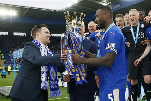 chum anh leicester vo oa trong ngay dang quang o premier league hinh anh 1