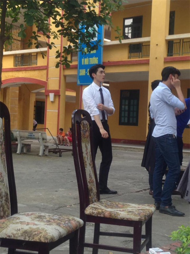 Soái ca mặc sơ mi trắng trong truyền thuyết đã xuất hiện ở Việt Nam rồi các chị em ơi! - Ảnh 4.