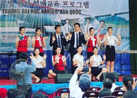 Soái ca mặc sơ mi trắng trong truyền thuyết đã xuất hiện ở Việt Nam rồi các chị em ơi! - Ảnh 10.