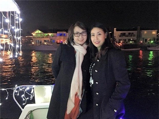 Me con Hoa hau Ha Kieu Anh tung an com chan nuoc la hinh anh 1