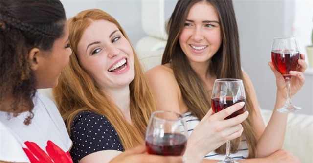 Do uong gay hai suc khoe neu dung sau 20h hinh anh 1