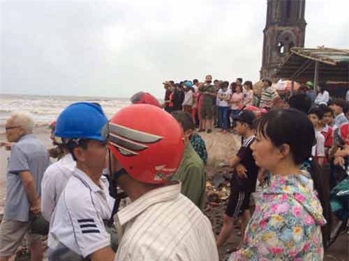 3 nam sinh lop 11 duoi nuoc tai bien hai ly - 1