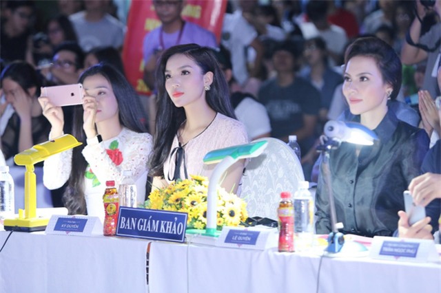 Hoa hậu Kỳ Duyên xuất hiện với chiếc cằm nhọn dần hoàn thiện hơn - Ảnh 3.