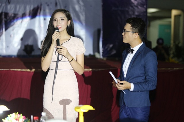 Hoa hậu Kỳ Duyên xuất hiện với chiếc cằm nhọn dần hoàn thiện hơn - Ảnh 8.