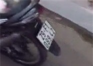 Truy tim thanh nien bam coi inh oi, quat thao nguoi dung den do - Anh 2