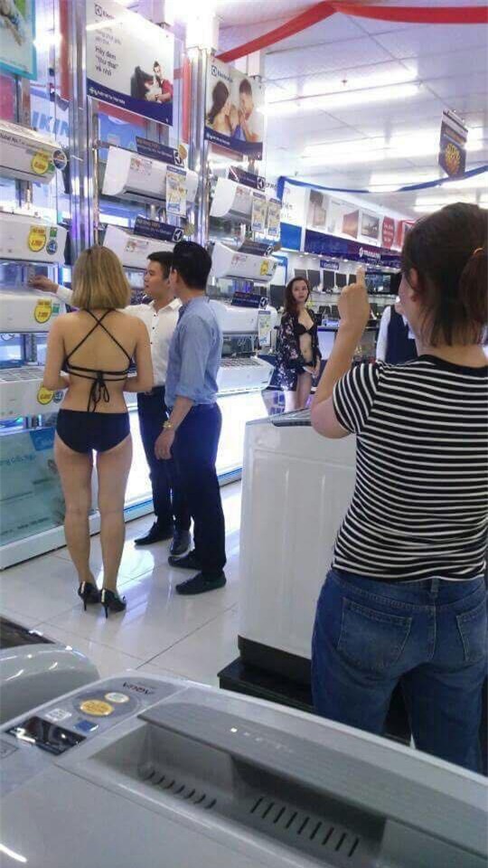 quán ăn, mặc bikini, Hà Nội, Cầu giấy