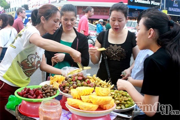 Hoa quả dầm ớt khiến ai cũng phải thèm thuồng