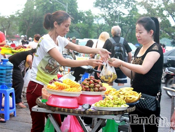 Hoa quả dầm ớt khiến ai cũng phải thèm thuồng