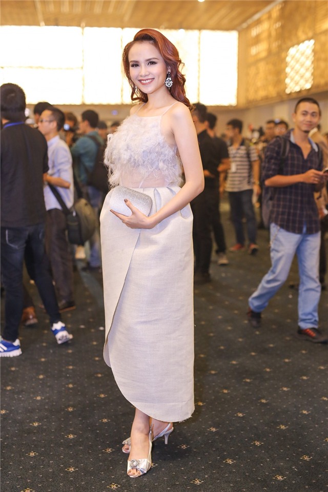 Hari Won dien vay xe sau khi di su kien cung Tran Thanh hinh anh 11