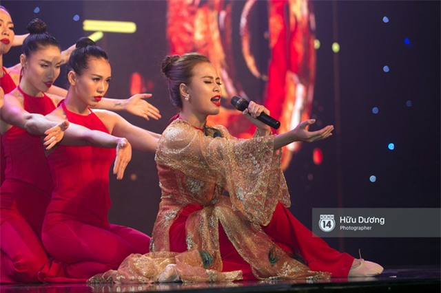 Noo Phước Thịnh diện cây hàng hiệu gần 500 triệu lên thảm đỏ, diễn lôi cuốn trên sân khấu - Ảnh 6.