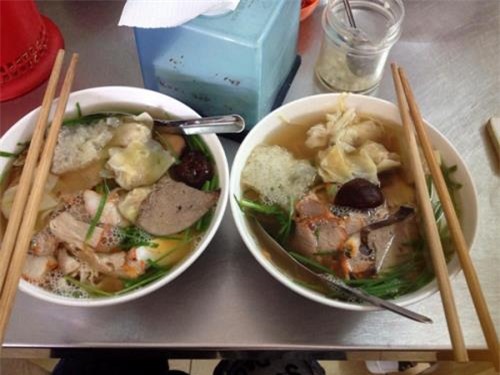 Một mỳ vằn thắn được bán với giá 40.000 đồng.